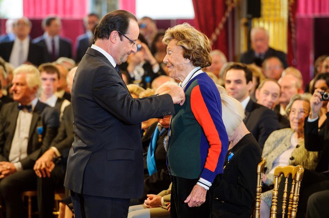 En 2013, Benoîte Groult a été médaillée du grade de Grand Officier de l'Ordre national du Mérite.